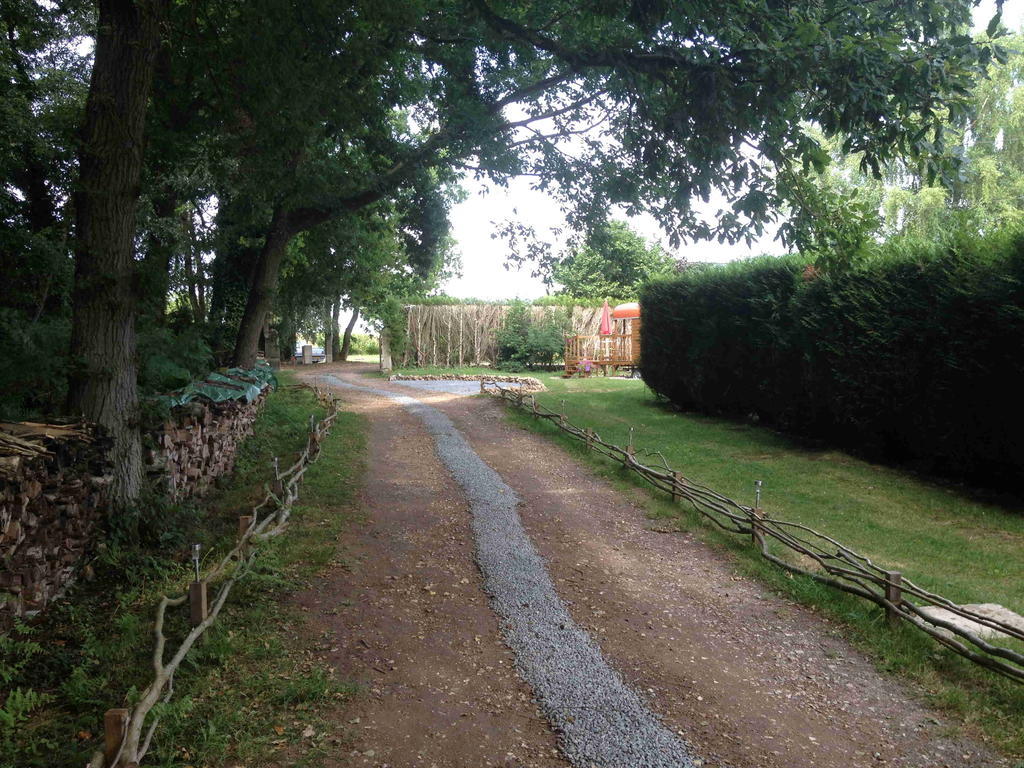 Roulotte du Petit Bois Villa Theillement Exterior foto